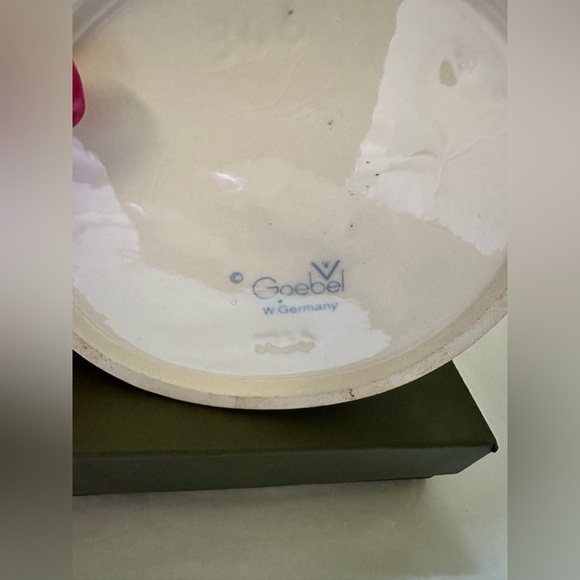 Goebel Hummel "The‎ Smart Little Sister" Figurine #346 W Germany 4.75” Tall - Picture 7 of 7